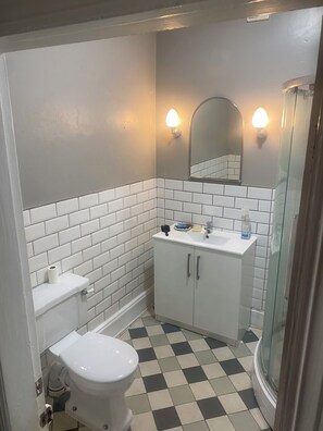 淋浴設備、風筒、提供毛巾、番梘