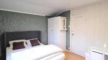 1 bedroom, desk, free WiFi, bed sheets