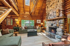 Smart TV, fireplace
