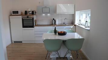 Kühlschrank, Mikrowelle, Ofen, Geschirrspüler