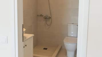 Luxury Apartment, Pool View | Bathroom