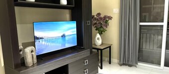 Stylish 1-Bed Condo with Views in Harloe