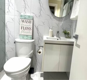 Bathroom - Stylish 1-Bed Condo with Views in Harloe (Kingston)
