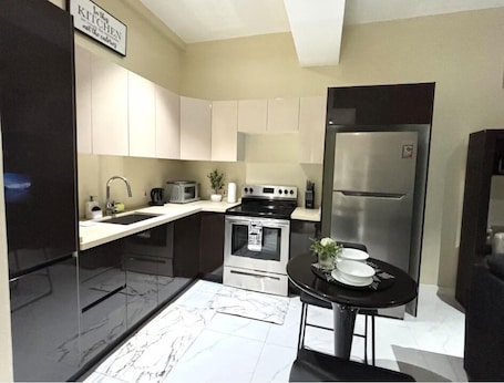 Microwave, oven, stovetop, cookware/dishes/utensils