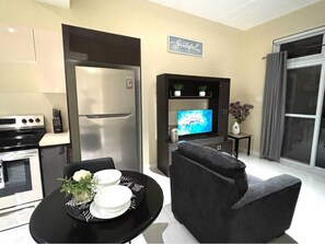 Comfort-huoneisto, patio | Oleskelualue