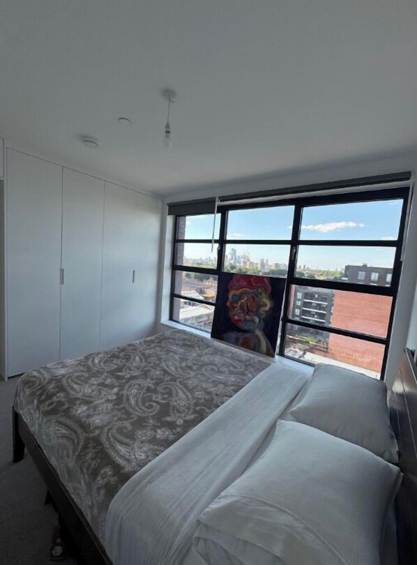 Iron/ironing board, free WiFi, bed sheets