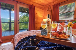 4 slaapkamers, een strijkplank/strijkijzer, gratis wifi, beddengoed