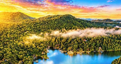 Lakeside Luxury ♥ Sleeps 10 ♥ 3 Kings ♥ Hot Tub ♥ Arcade ♥ EV ♥ Lake Blue Ridge