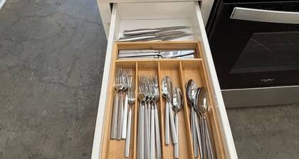 NEW•Landry House•KING Bed•65"TV