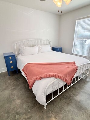 2 habitaciones, tabla de planchar con plancha, wifi y ropa de cama