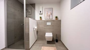 Suihku, pyyhkeet, saippua, vessapaperi