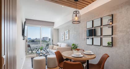 Modern, cozy and comfortable apt, airport view