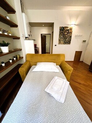 1 bedroom, iron/ironing board, WiFi, bed sheets