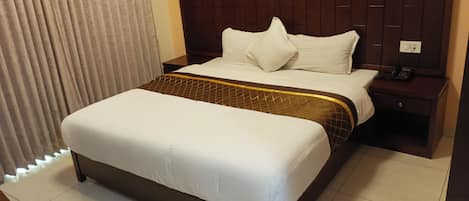 Standardzimmer, Hügelblick | Zimmersafe, Schreibtisch, schallisolierte Zimmer, Bügeleisen/Bügelbrett