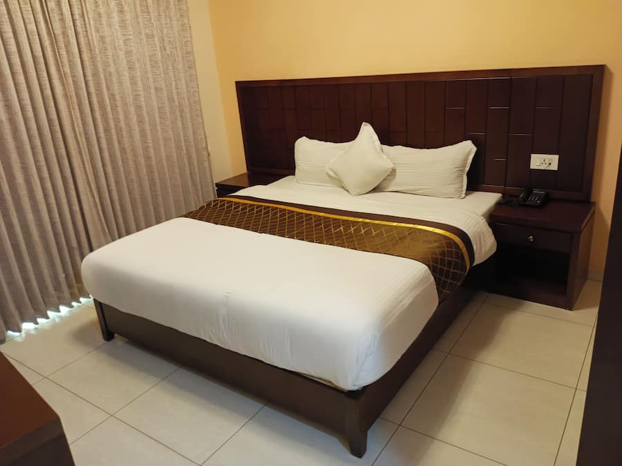 In-room safe, desk, soundproofing, iron/ironing board