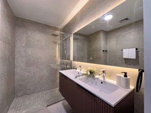 Shower, hair dryer, towels - Fantastic new Penthouse w/ private rooftop (Punta Cana)