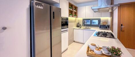 Fridge, microwave, oven, stovetop