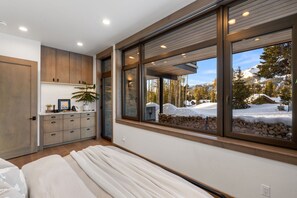 4 slaapkamers, een strijkplank/strijkijzer, wifi, beddengoed