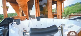 Romantic Cabin with Jacuzzi Azulejo