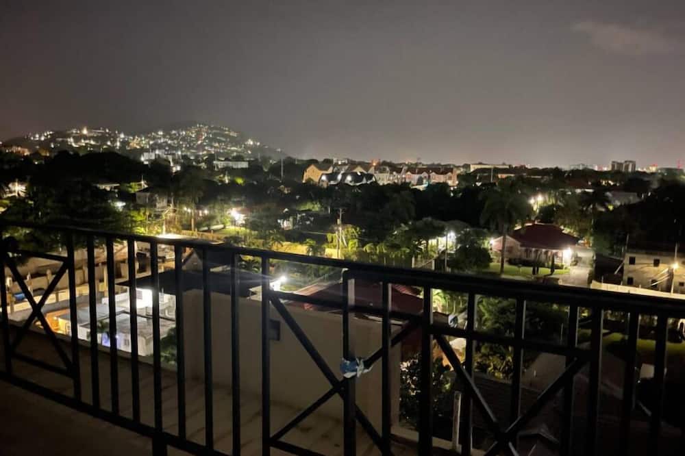 Modern Luxury 1BR Condo in Kingston