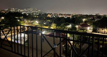 Modern Luxury 1BR Condo in Kingston