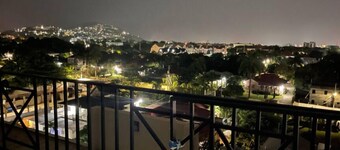 Modern Luxury 1BR Condo in Kingston