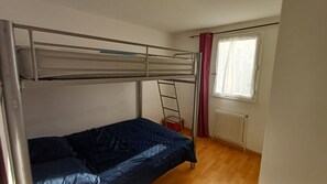 2 camere, ferro/asse da stiro, culla da viaggio, lenzuola