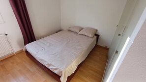 2 bedrooms, iron/ironing board, travel cot, bed sheets