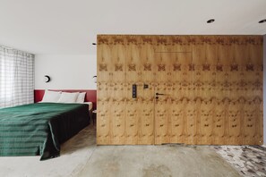 1 chambre, fer et planche Ă repasser