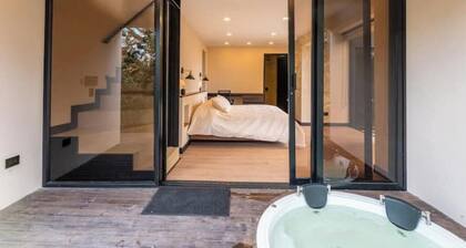 Modern Spa Villa on the Mountain: Turkish & Jacuzzi