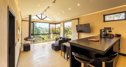 Modern Mountain Spa Villa: Turkish & Jacuzzi