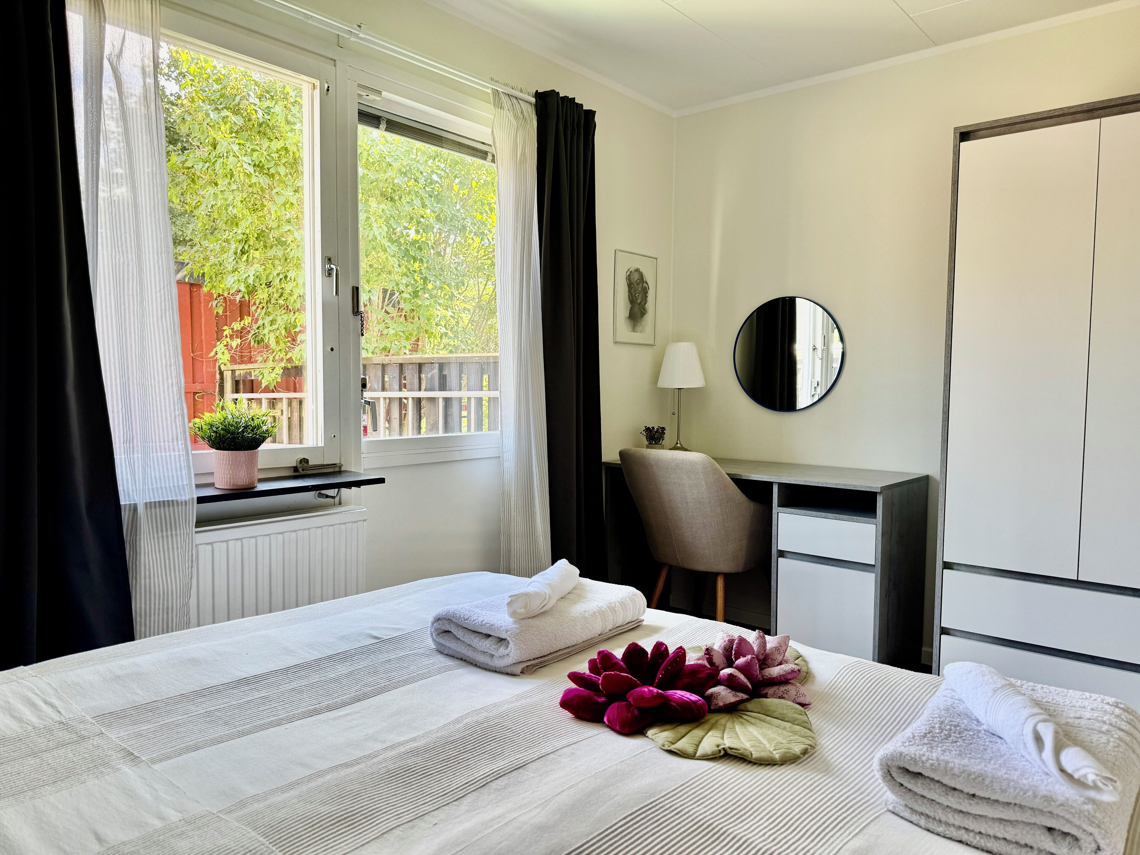 2 bedrooms, iron/ironing board, free WiFi, bed sheets