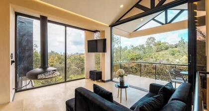 Modern Mountain Spa Villa: Turkish & Jacuzzi