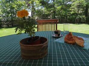 Villa, 4 Bedrooms | Outdoor dining