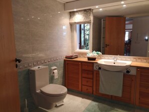 Villa, 4 habitaciones | Baño