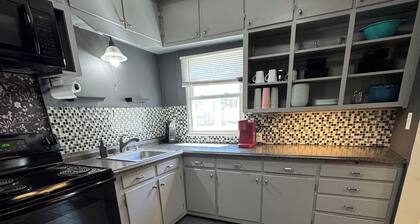 3bed 1 bath close to Katy trail and isle of capri casino.