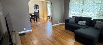 3bed 1 bath close to Katy trail and isle of capri casino.