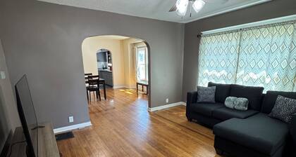3bed 1 bath close to Katy trail and isle of capri casino.