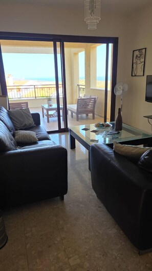 Apartment, 2 Bedrooms, Balcony, Garden View | Living room