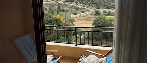 Apartment, 2 Bedrooms, Balcony, Garden View | Balkoni