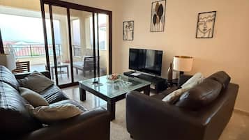 Apartment, 2 Bedrooms, Balcony, Garden View | Living room