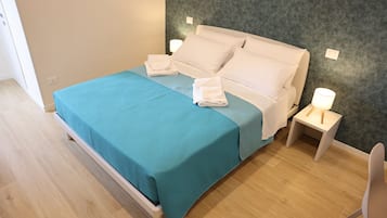 Desk, laptop workspace, free WiFi