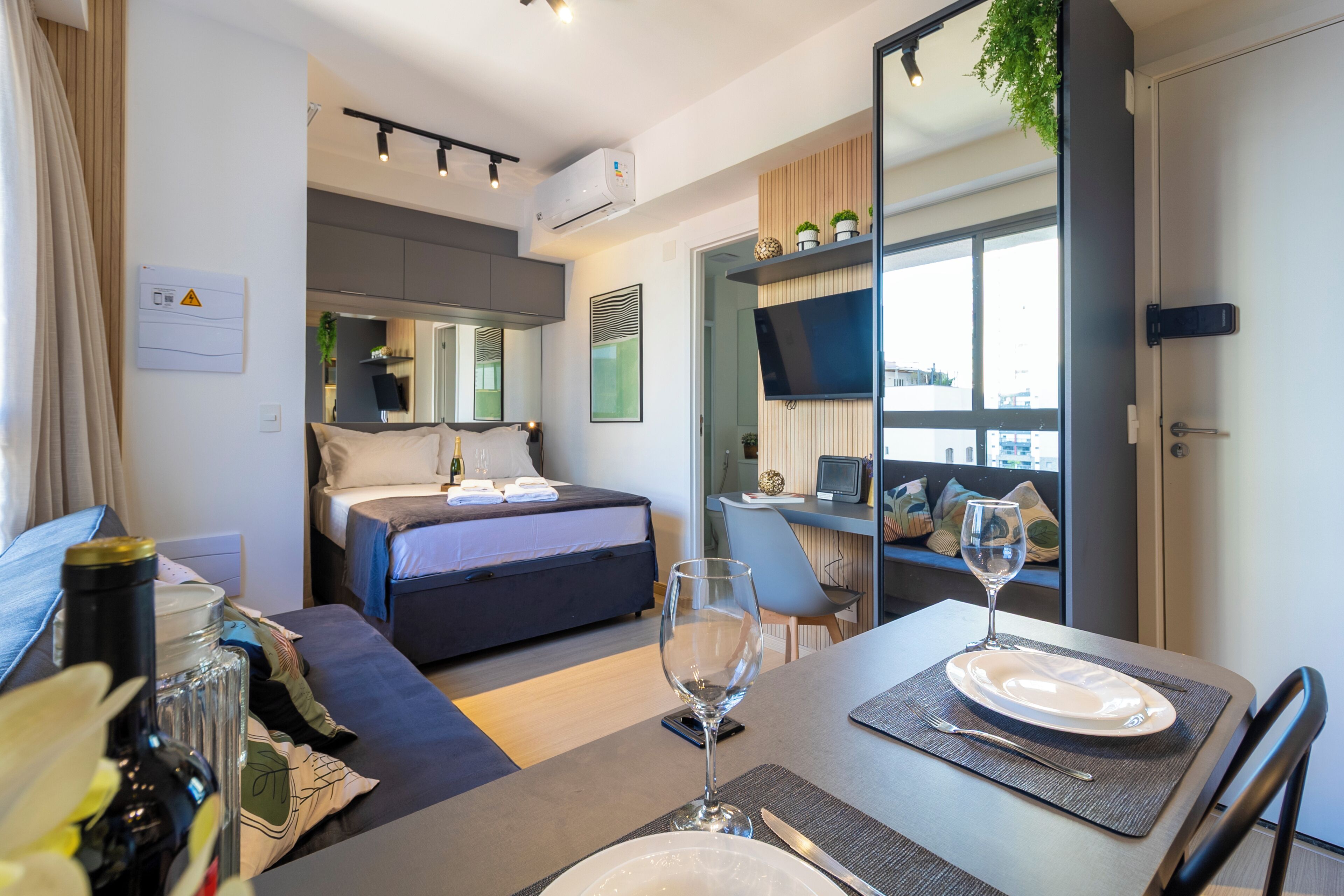 Apartment | Blackout drapes, iron/ironing board, free WiFi