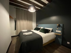 WiFi, bed sheets