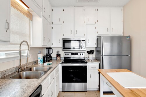 Coconut Cottage – Heated Pool | Easy Beach Access