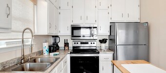 Coconut Cottage – Heated Pool | Easy Beach Access