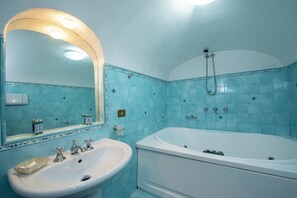 Shower, jetted bath, hair dryer, bidet - Villa splendente piscina esclusiva by Wonder Tour (Conca dei Marini)