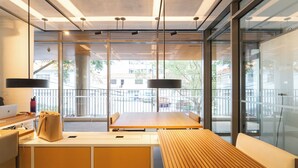 A modern office space with a wooden desk, a bench, and a laptop. - ARQ Vila Mariana (Sao Paulo)