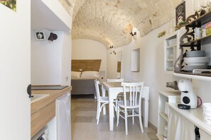 Studio, Ground Floor | Private kitchen