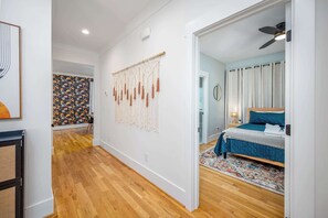 Desk, iron/ironing board, WiFi, bed sheets